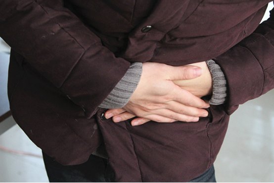 肚脐眼左边疼什么原因