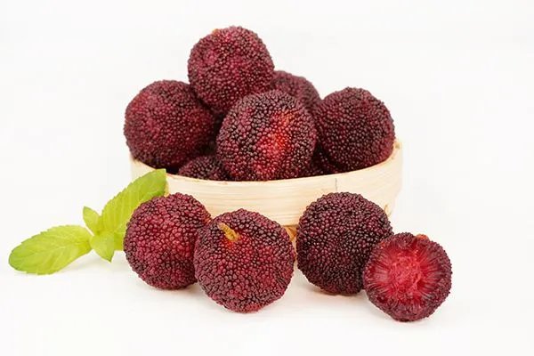 杨梅里的小白虫能吃吗