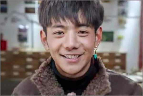 《男人装》丁真的大片来啦，为何走红以后他的人气和资源一直这么好？