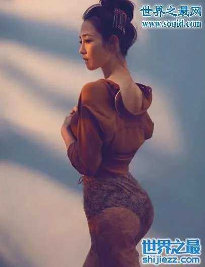 白百何跑男撅屁股图片,被罚用羽毛球狠抽打臀部