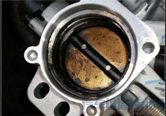 节气门多久清洗一次,节气门脏了有什么表现 如何判断节气门脏了