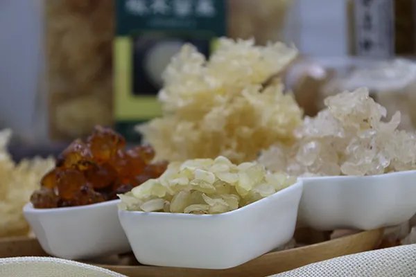 雪燕桃胶皂角米的功效与作用禁忌