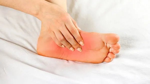 脚底水泡怎么处理