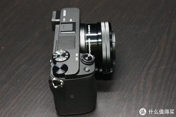 体积小、重量轻、参数强大:SONY 索尼 A6300 APS-C画幅 微单相机