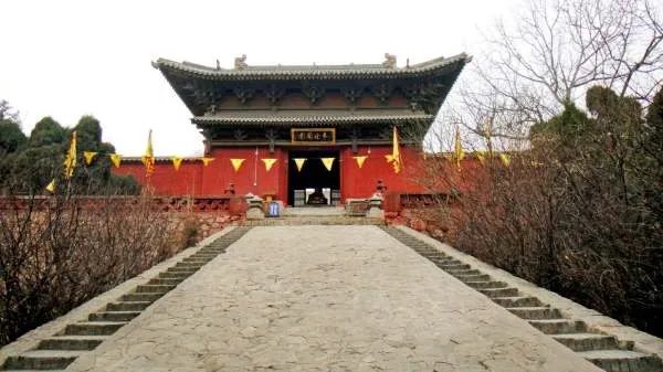 中国最大的琉璃塔在哪里，是什么样子？