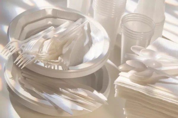 塑料袋和纸袋哪个更环保？