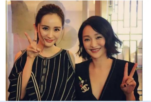 杨幂晒与周迅李少红的罕见合影，这三个娱乐圈女强人有什么缘分和交集？