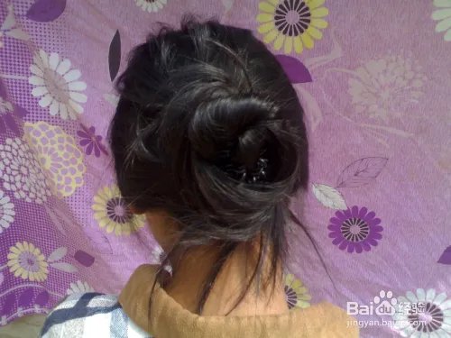 盘发教程：简单好看的盘发教程图解