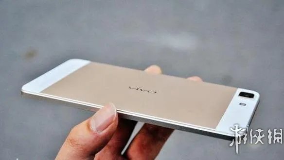 放在兜里都容易折弯了 最薄十大旗舰手机你有吗？