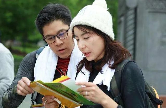 霍启刚前两任女友曝光，一个比一个漂亮，为什么他却偏偏爱上郭晶晶？