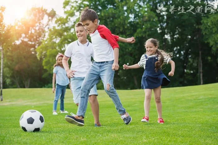 用正确的方法教育孩子（怎么正确的教育孩子）