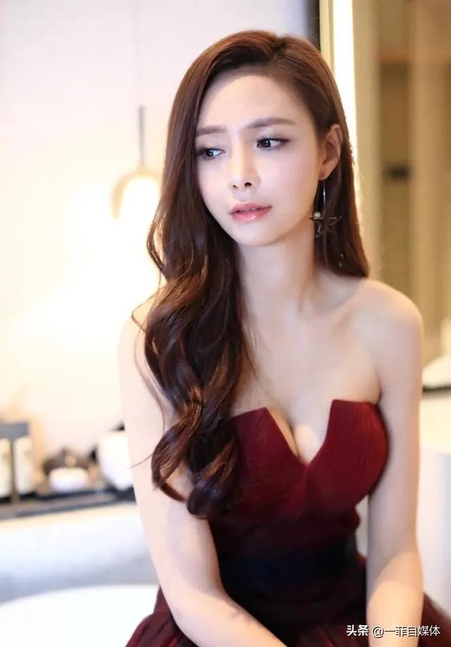 如何评价沈梦辰15年前参加模特选秀的照片？