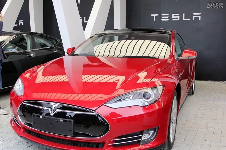 特斯拉市值蒸发近4000亿 中国销量大幅下降