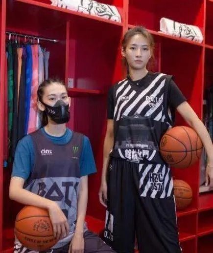 篮坛女神石一童实力怎么样？