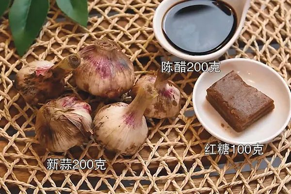 糖醋蒜的做法 如何自制糖醋蒜