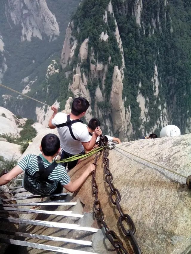 华山为何被称为“奇险天下第一山”？