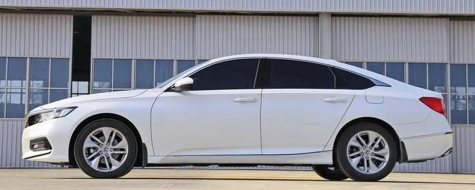 雪佛兰aveo两厢多少钱(雪佛兰两厢车有哪些？)