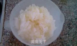 冰糖银耳莲子羹