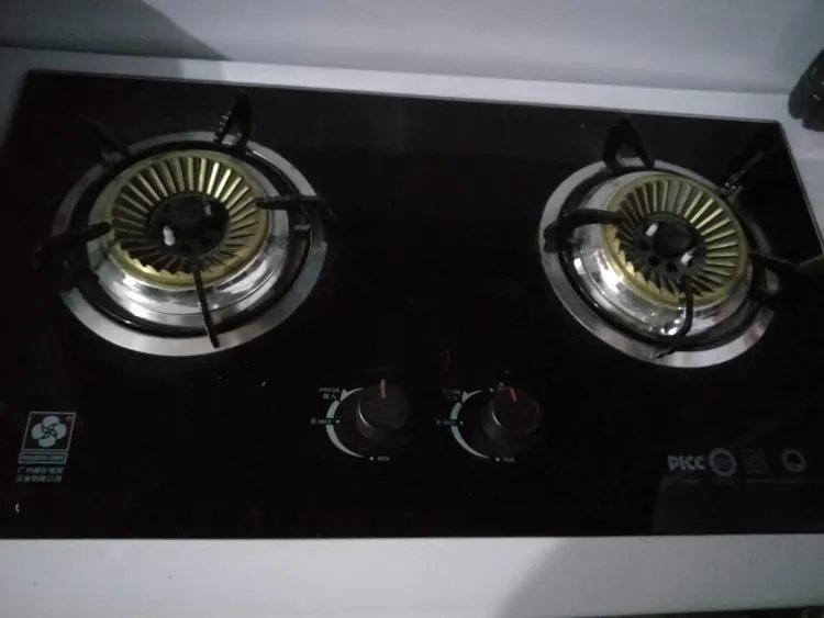 煤气灶冒黑烟什么原因