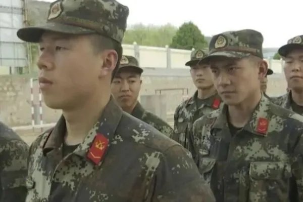 他放弃百万年薪，参军入伍，这个人是谁？