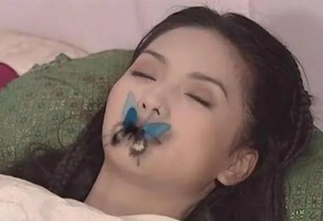 乾隆皇帝真实是被香妃的容貌和异香所吸引吗 历史上的乾隆对香妃如何