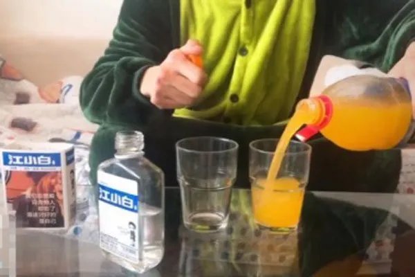 江小白加雪碧什么意思 被网友戏称是“情人的眼泪”