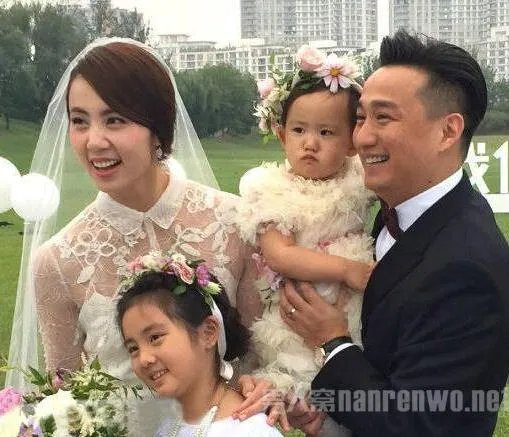 黄磊两个女儿照片图:黄磊二胎女儿近照酷似多多