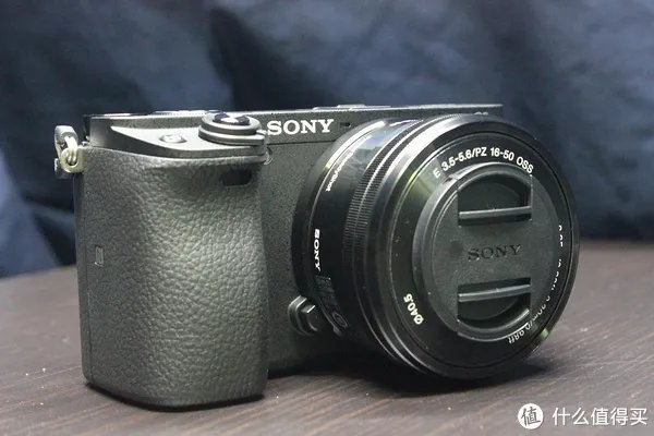 体积小、重量轻、参数强大:SONY 索尼 A6300 APS-C画幅 微单相机