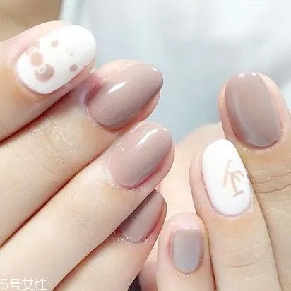 美甲裸粉色款式图片2018 新款裸色美甲图案大全