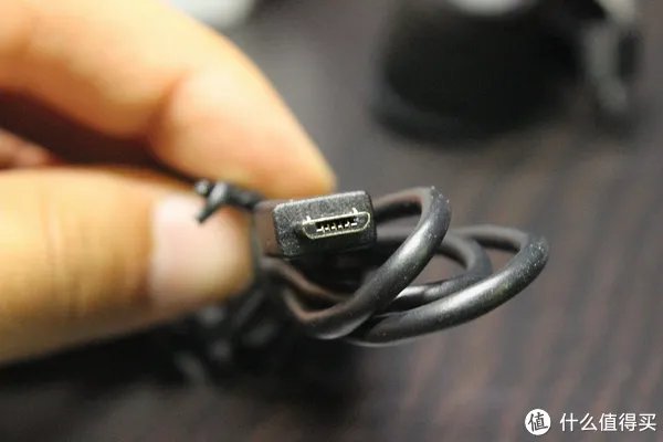 体积小、重量轻、参数强大:SONY 索尼 A6300 APS-C画幅 微单相机