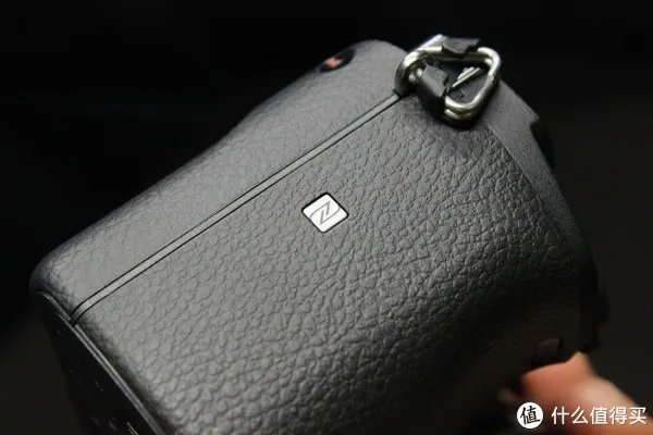 体积小、重量轻、参数强大:SONY 索尼 A6300 APS-C画幅 微单相机