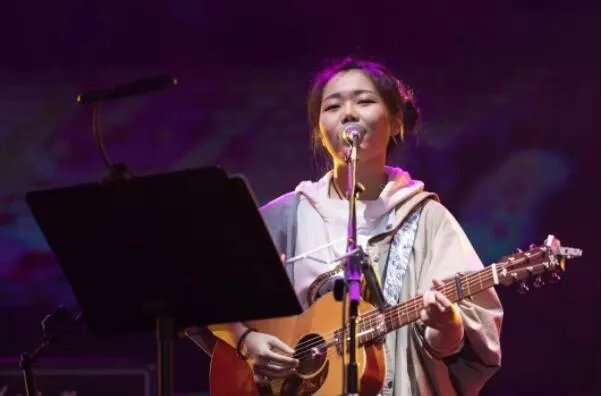 花粥歌曲排行-花粥最出名的歌曲，出山上榜，第九首最催泪