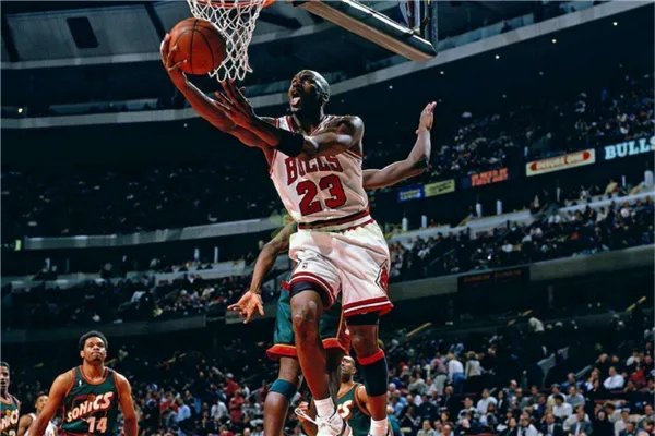 最受欢迎的十大篮球明星 这些篮球明星都是相当有名的