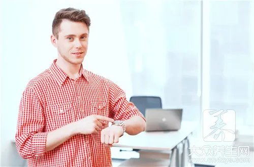 青春期男孩暴躁易怒