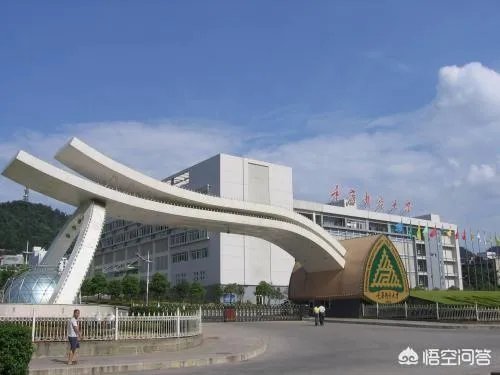 重庆邮电大学的一些专业，为什么录取分数线会超过一本线？