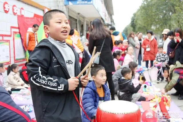 如果学校安排组织一些校服或旧物交易，这样是否是对学生进行节俭，环保的实际教育？