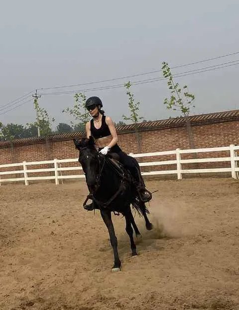 谷爱凌骑马秀6块腹肌，如何才能拥有像她一样的好身材？