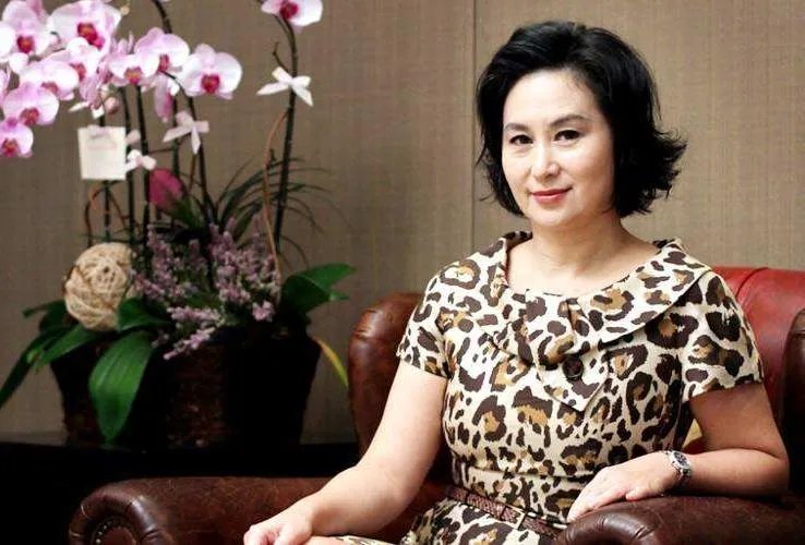 何超琼的几段感情经历：何超琼年轻时候的图片