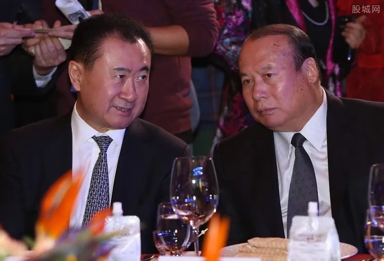 王健林栽在足球上 不过只有他才是真心爱足球