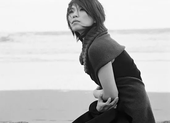 一个人吃饭，旅行。一个人走走停停这句歌词的歌名是什么？