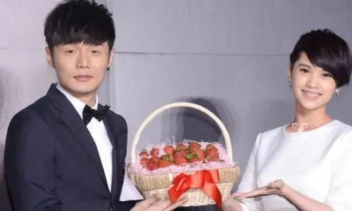 李荣浩和杨丞琳是怎么在一起的？