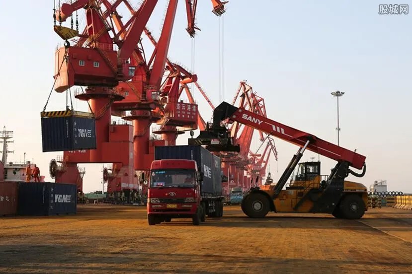 海运费暴涨10倍还抢不到货柜 是什么运营造成？