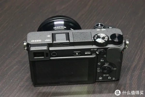 体积小、重量轻、参数强大:SONY 索尼 A6300 APS-C画幅 微单相机
