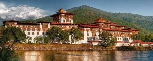 不丹活佛是什么意思 人物介绍