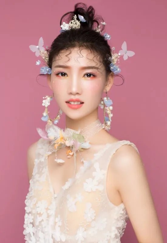 我想学化妆,大概要多少钱