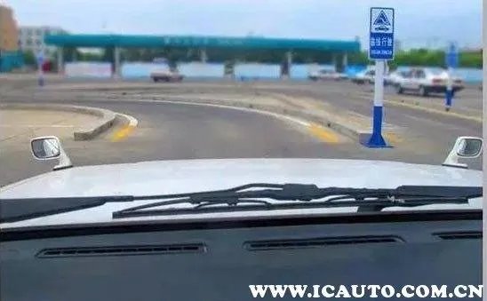 科二曲线行驶怎么看点打方向盘视频科目二侧方停车