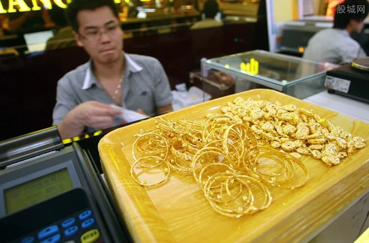 今日黄金价格多少钱一克 中国黄金今日金价表