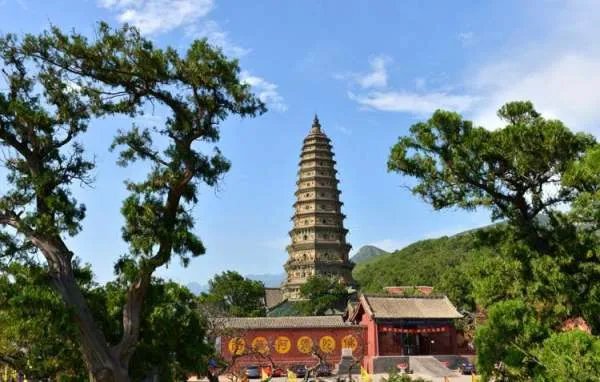 中国最大的琉璃塔在哪里，是什么样子？