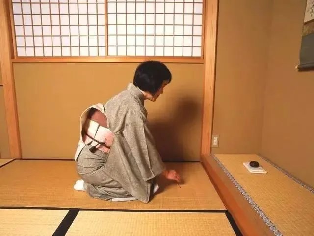 日本人纳闷,同样是榻榻米,为什么跟中国人家的实用差距这么大?
