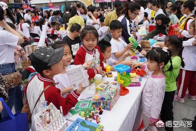 如果学校安排组织一些校服或旧物交易，这样是否是对学生进行节俭，环保的实际教育？